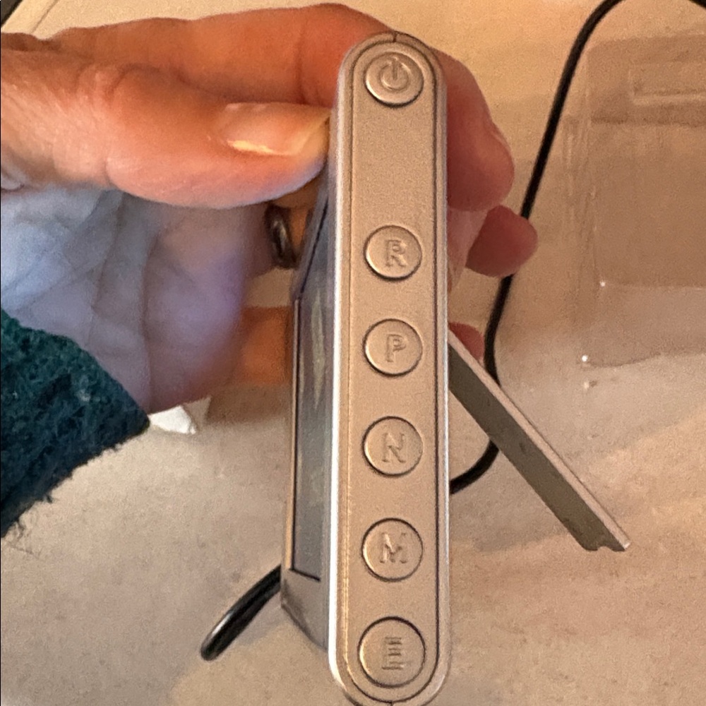 Silver Portable Digital Photo Frame - Picture 4 of 6